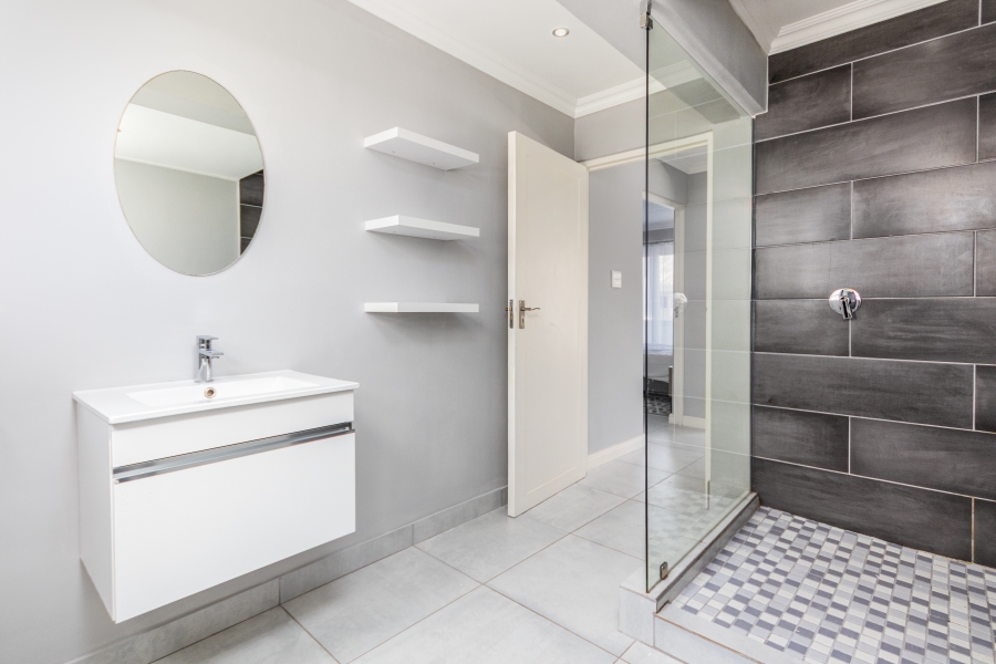 To Let 1 Bedroom Property for Rent in Sea Point Western Cape